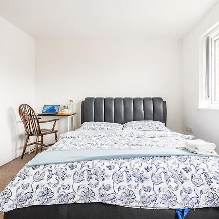 En-Suit Room With Free Dedicated Parking Manchester Exterior foto