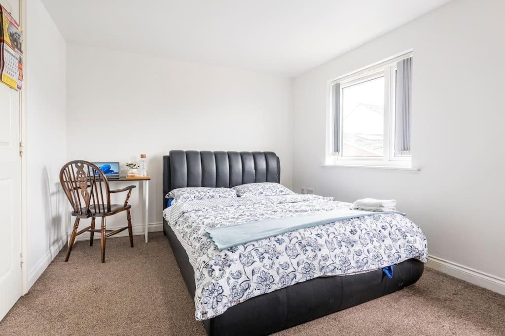 En-Suit Room With Free Dedicated Parking Manchester Exterior foto